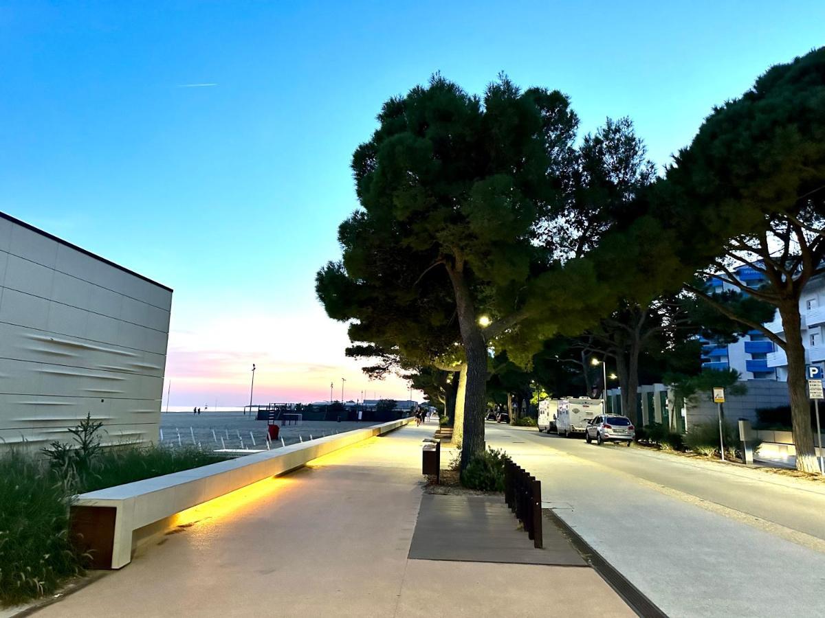 Beach Front Apartment Sabbiadoro Lignano Sabbiadoro Eksteriør bilde