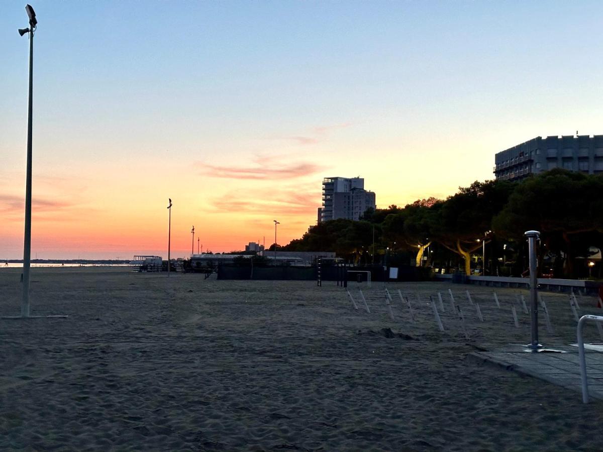 Beach Front Apartment Sabbiadoro Lignano Sabbiadoro Eksteriør bilde